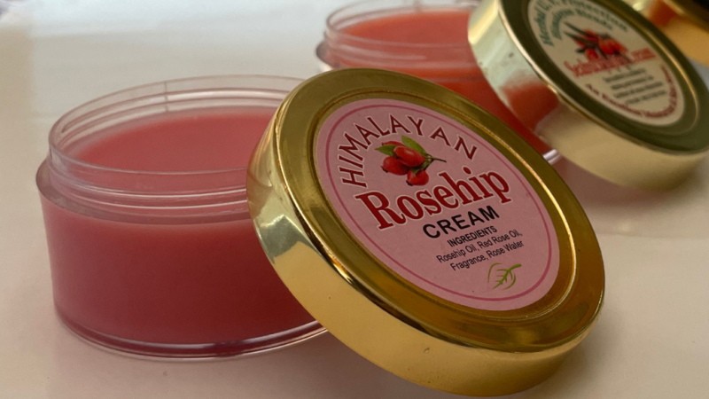 Rosehip Cream by Himalayan Blends Chamba – Brightening, Anti-Aging, and Scar-Reducing Face Moisturizer