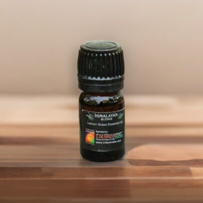 Steam-distilled pure lemongrass oil for aromatherapy and skin care"